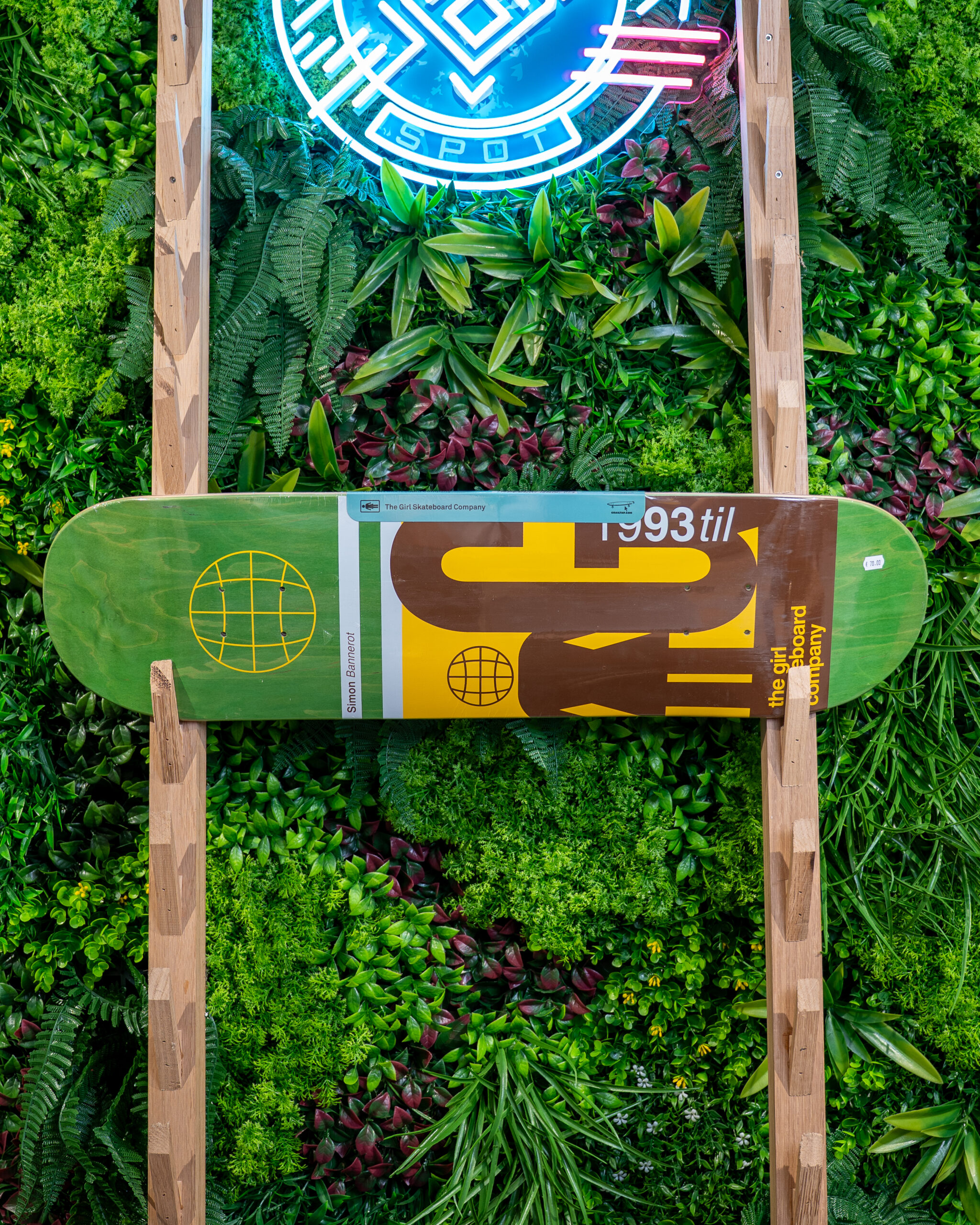 GIRL DECK INTL OG BANNEROT 8.25 X 31.875