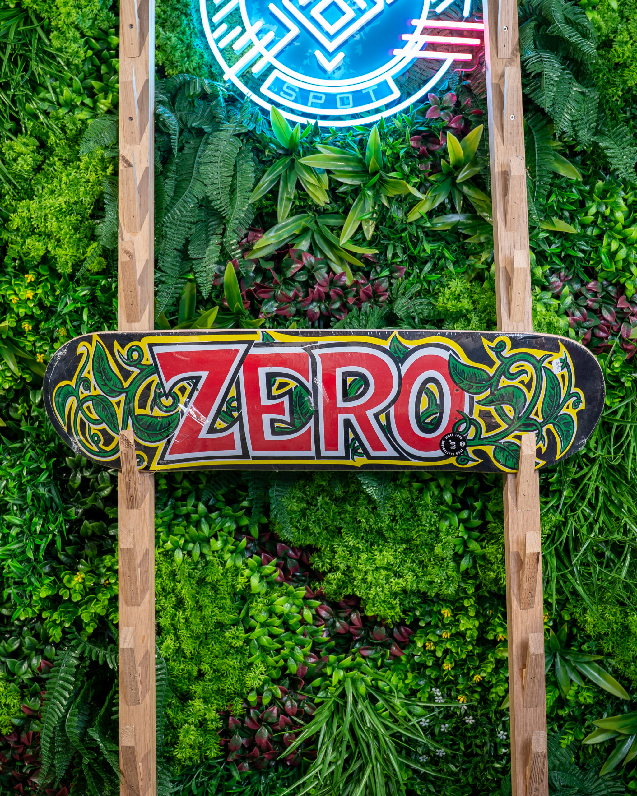 ZERO ZERO DECK VINE NOIR ROUGE VERT BLANC 8,0 X 31,6