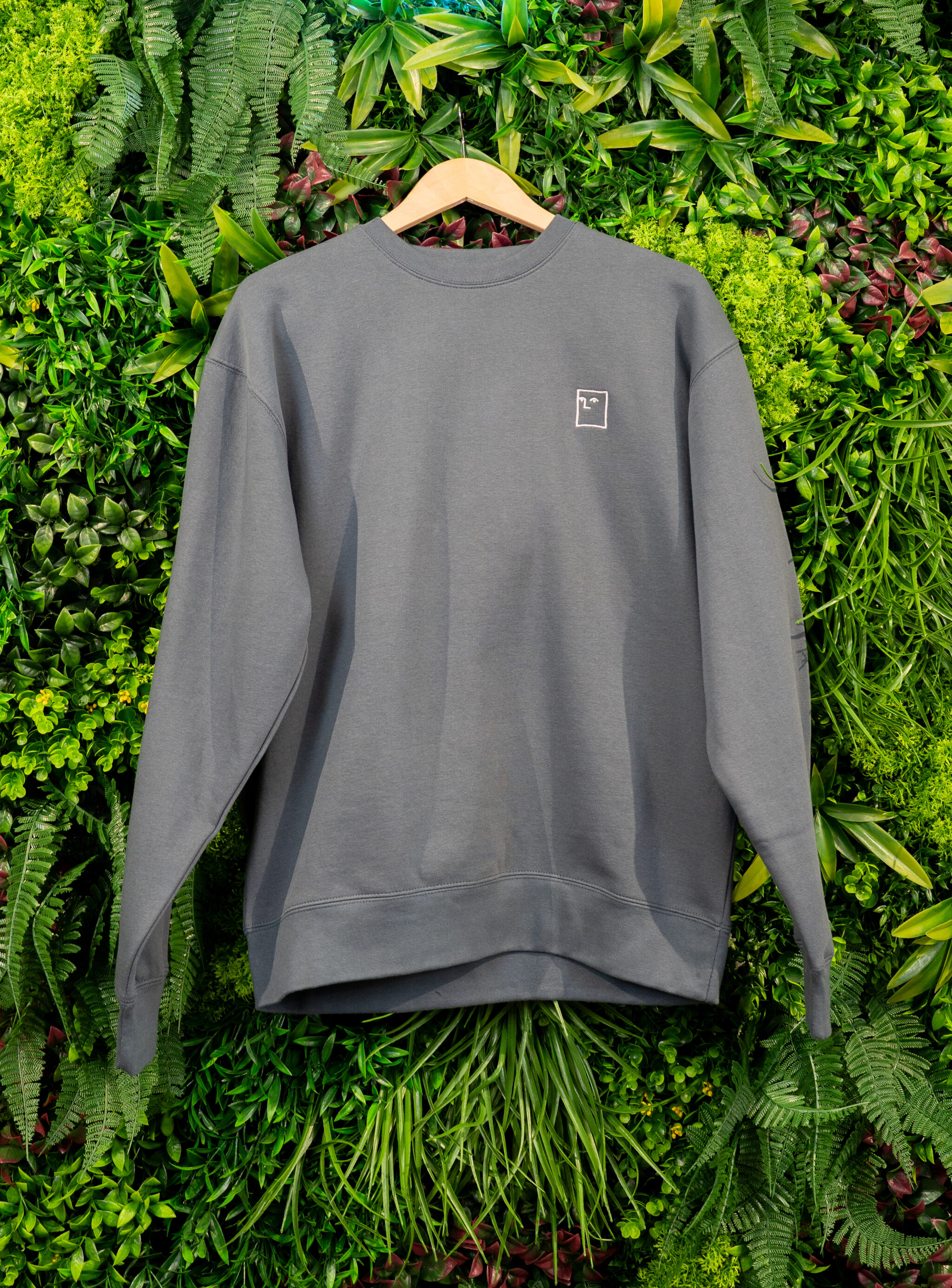 NONSENSE SWEAT BLOCKHEAD EMBROIDERED CREW STEEL